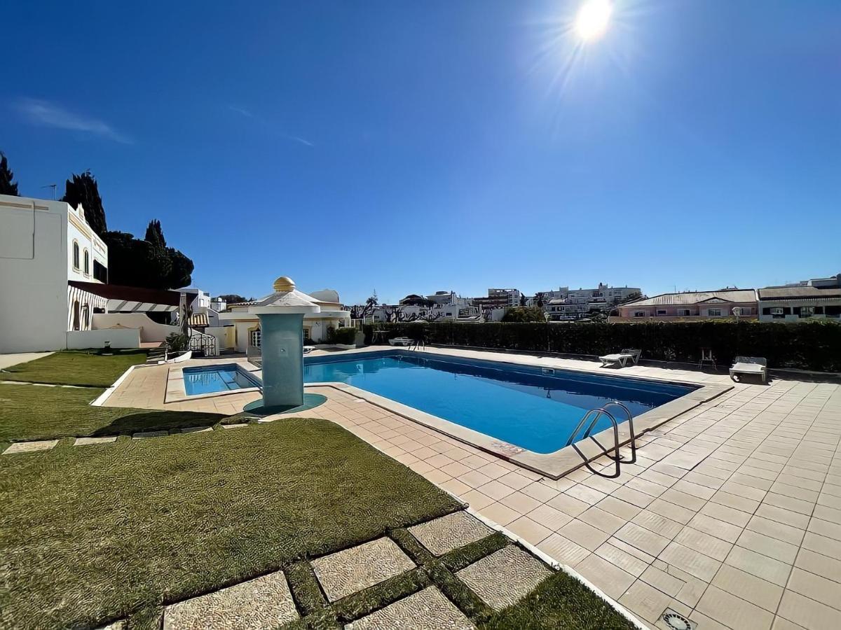 Relaxing 2 Bedroom House 5 Minutes Away From Vilamoura Marina กัวเตย์รา ภายนอก รูปภาพ